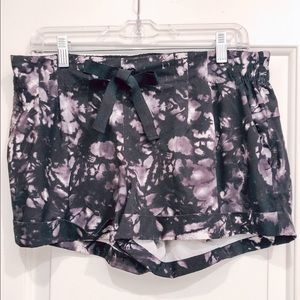 Lululemon Spring Breakaway shorts size 12